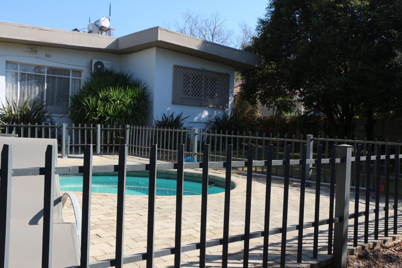 Indigo Moon Pensión Lichtenburg Exterior foto